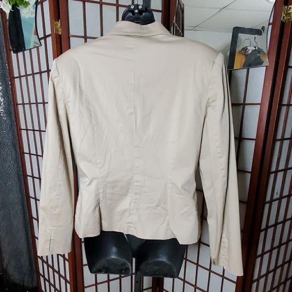Fitted jacket. - Picture 3 of 4